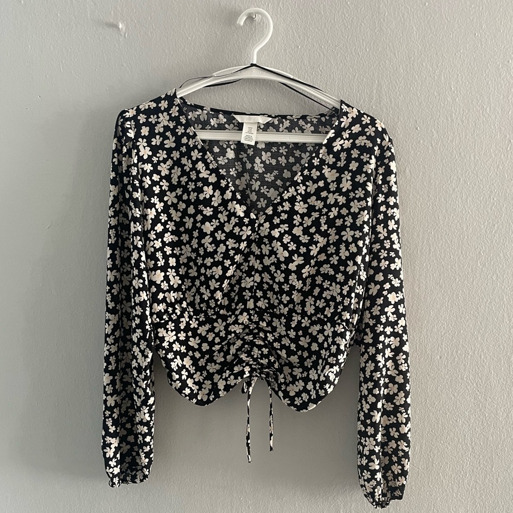 H&M Black Floral Blouse ; Size Medium; Color: Black with floral print